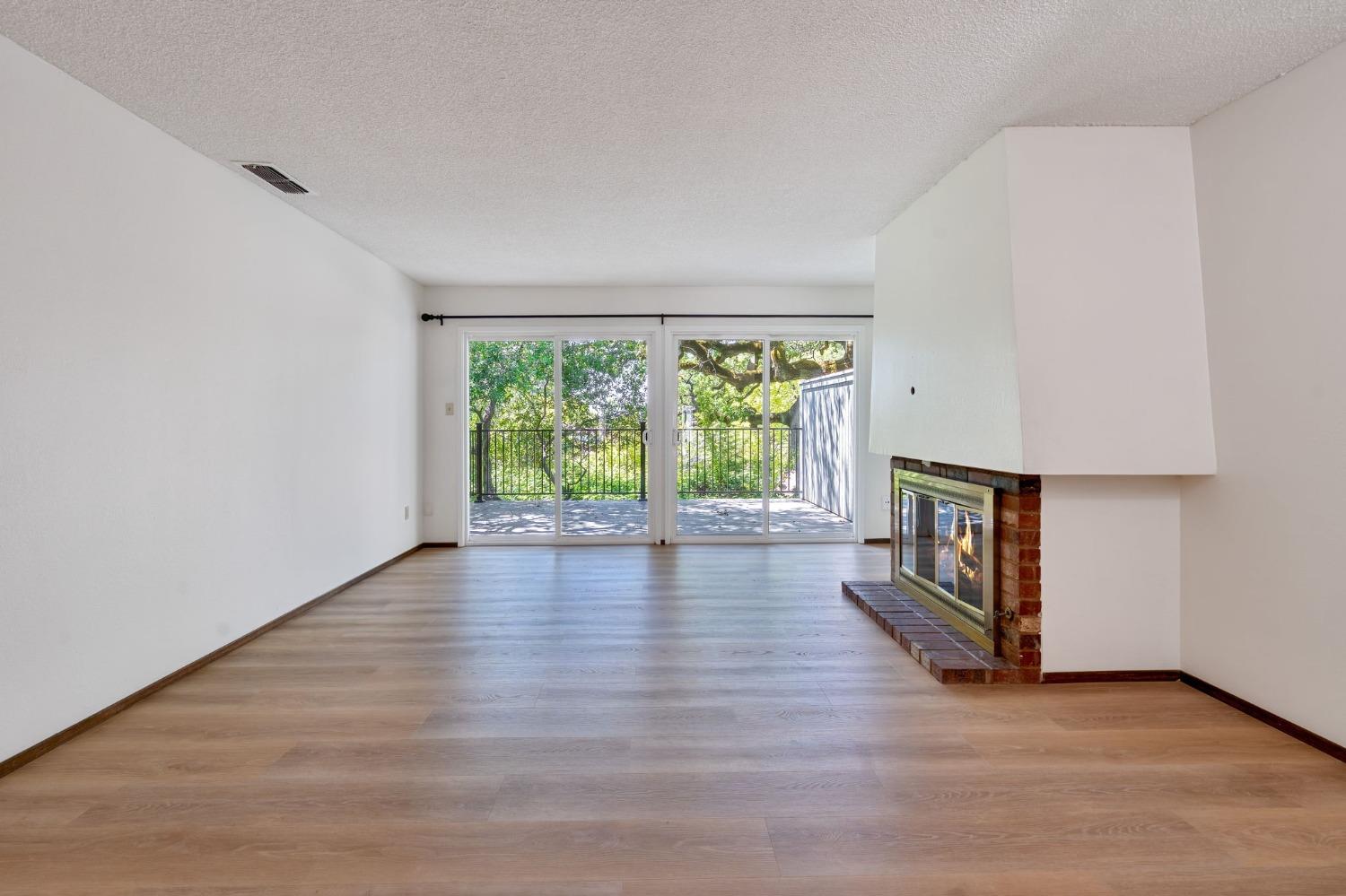 Photo #10: 225047542 Listing: Photo #10