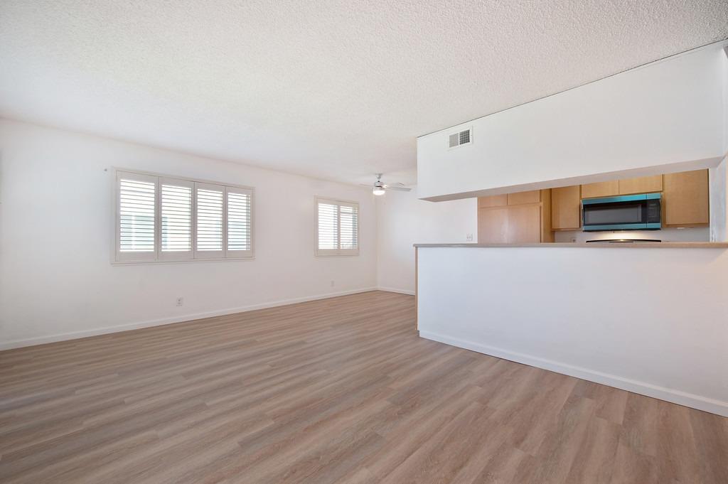 Photo #5: 225054079 Listing: Photo #5