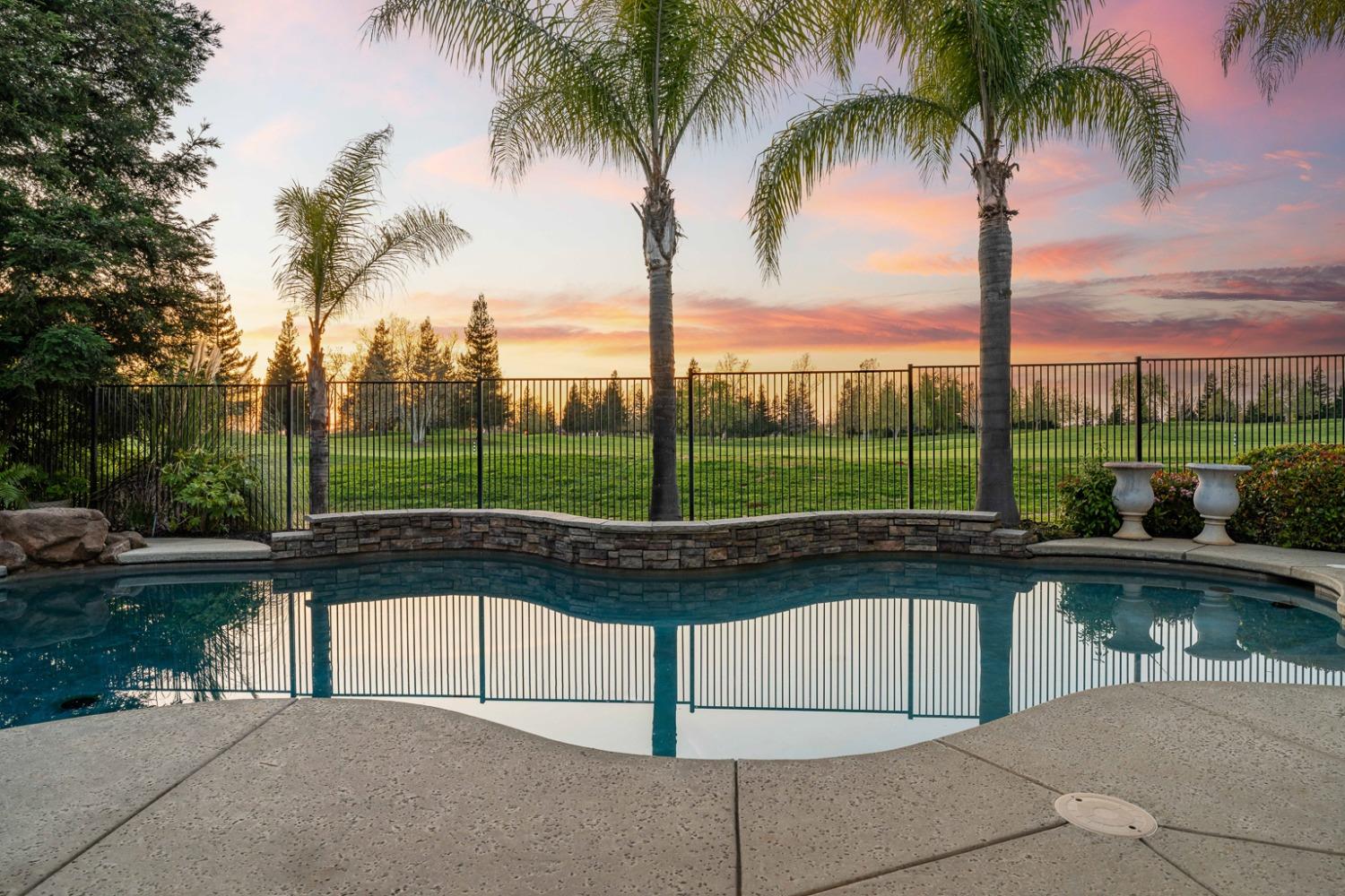 Detail Gallery Image 2 of 58 For 7788 Tigerwoods Dr, Sacramento,  CA 95829 - 5 Beds | 3/1 Baths