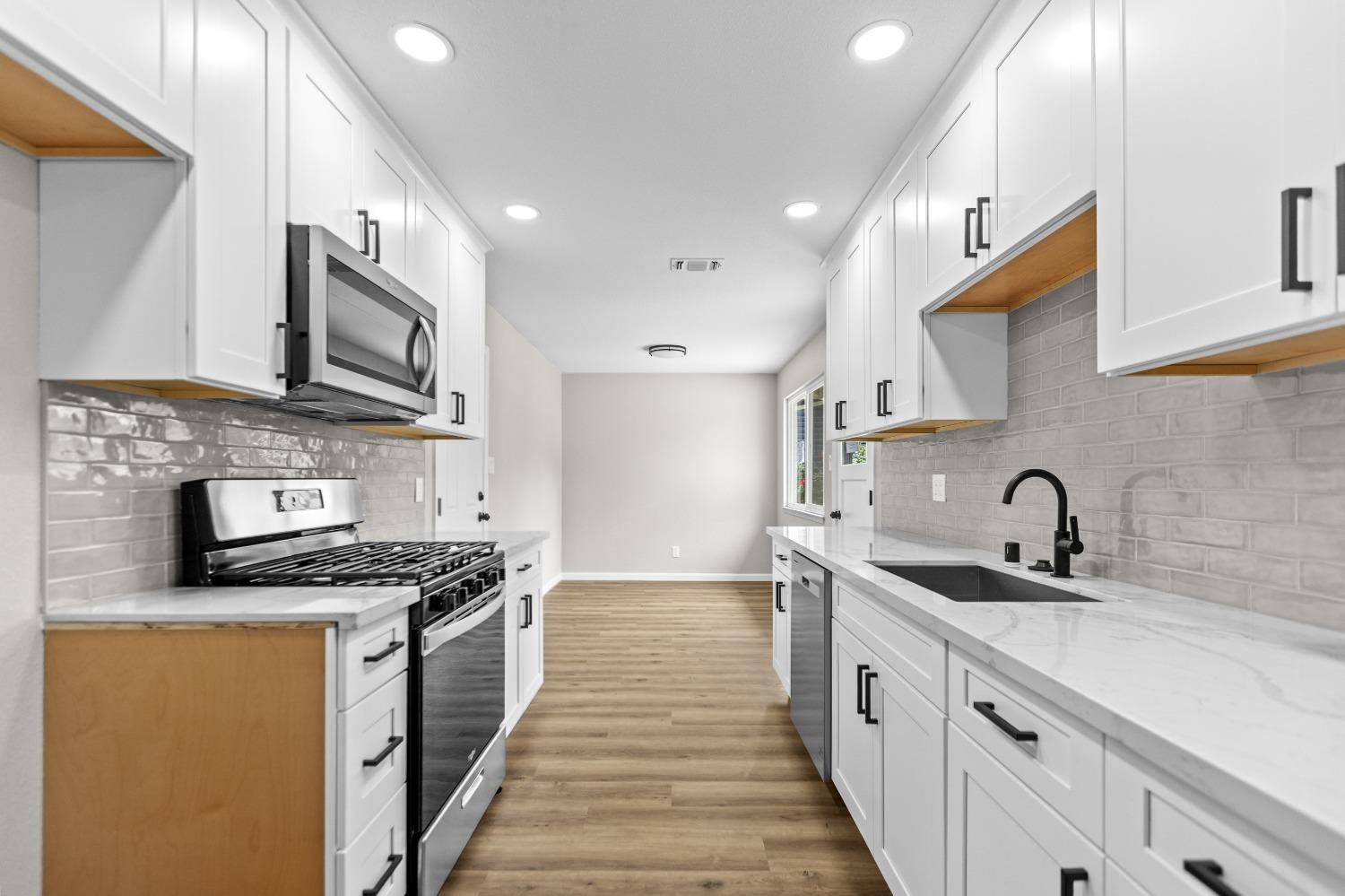 Detail Gallery Image 10 of 38 For 6445 Randy St, Rio Linda,  CA 95673 - 3 Beds | 2 Baths