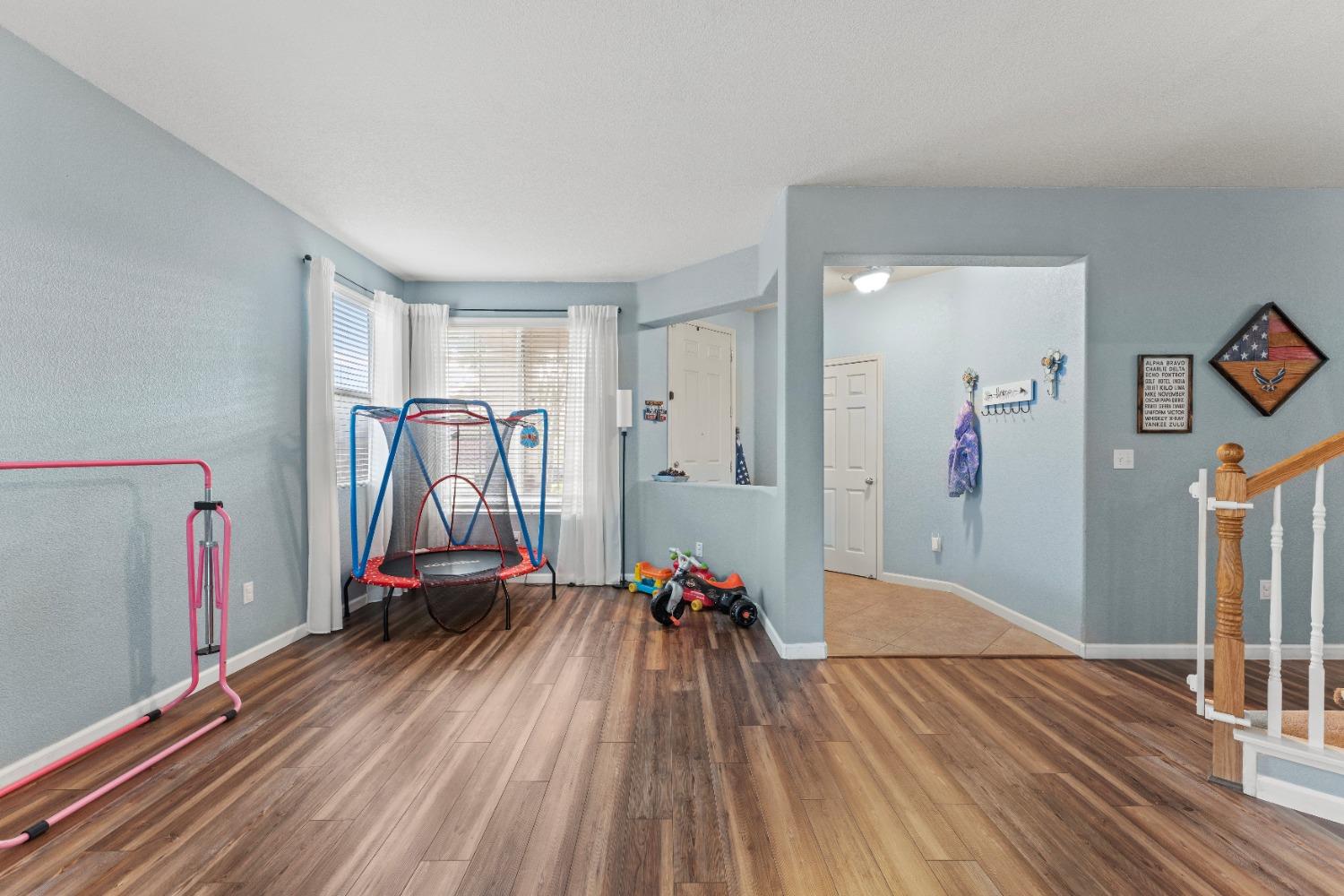 Detail Gallery Image 6 of 64 For 1968 Maverick Dr, Plumas Lake,  CA 95961 - 4 Beds | 3 Baths