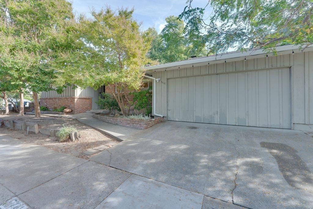 Detail Gallery Image 4 of 36 For 5741 Lonsdale Dr, Sacramento,  CA 95822 - – Beds | – Baths