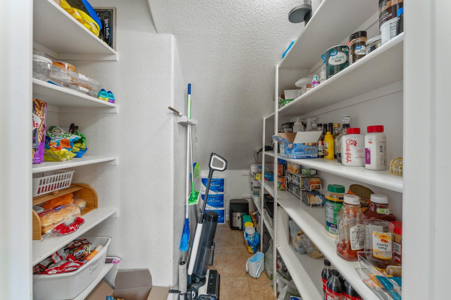 Detail Gallery Image 21 of 64 For 1968 Maverick Dr, Plumas Lake,  CA 95961 - 4 Beds | 3 Baths