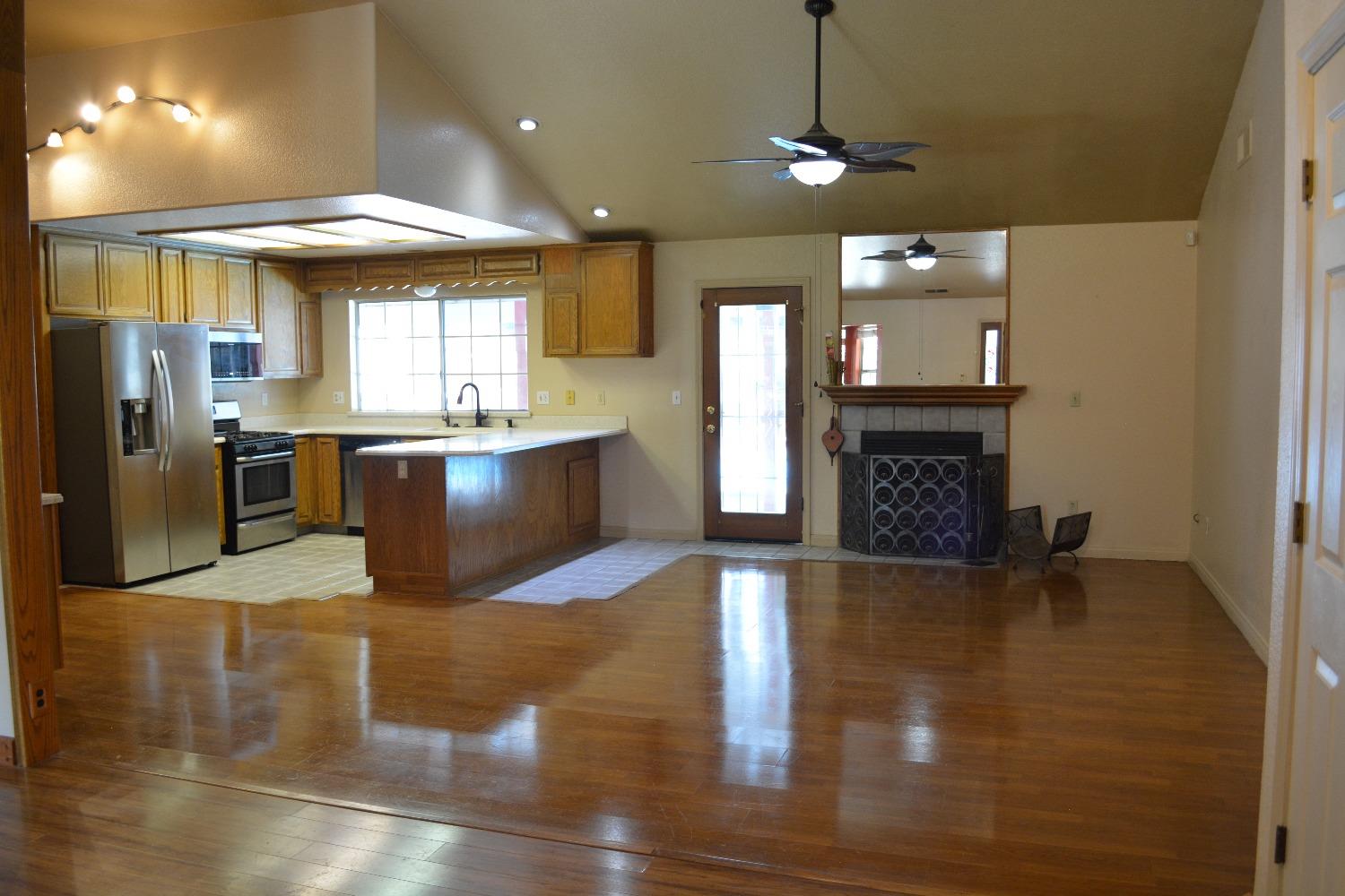 Detail Gallery Image 2 of 74 For 13521 Yosemite Blvd, Waterford,  CA 95386 - 3 Beds | 2 Baths