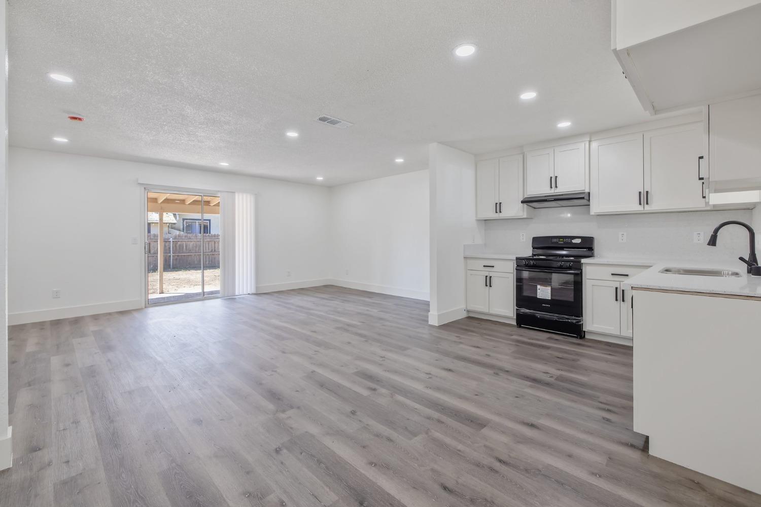 W Woods Avenue, Tipton, California image 7