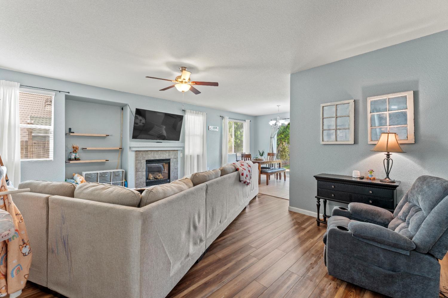 Detail Gallery Image 12 of 64 For 1968 Maverick Dr, Plumas Lake,  CA 95961 - 4 Beds | 3 Baths