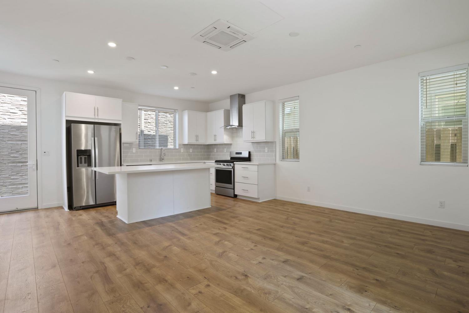 Photo #10: 225053792 Listing: Photo #10
