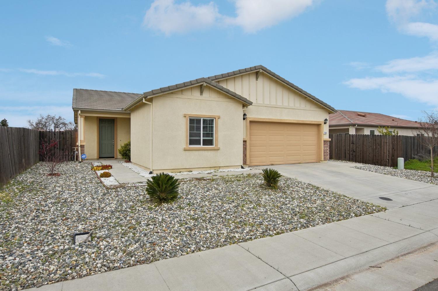 Detail Gallery Image 2 of 19 For 7905 Springarden Way, Sacramento,  CA 95828 - 3 Beds | 2 Baths