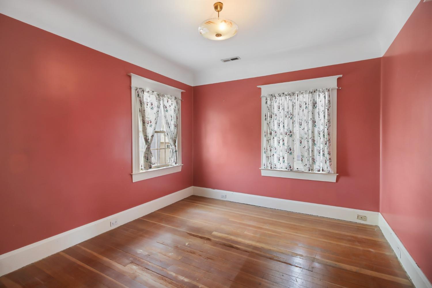 Detail Gallery Image 26 of 58 For 2322 I St, Sacramento,  CA 95816 - 4 Beds | 2 Baths