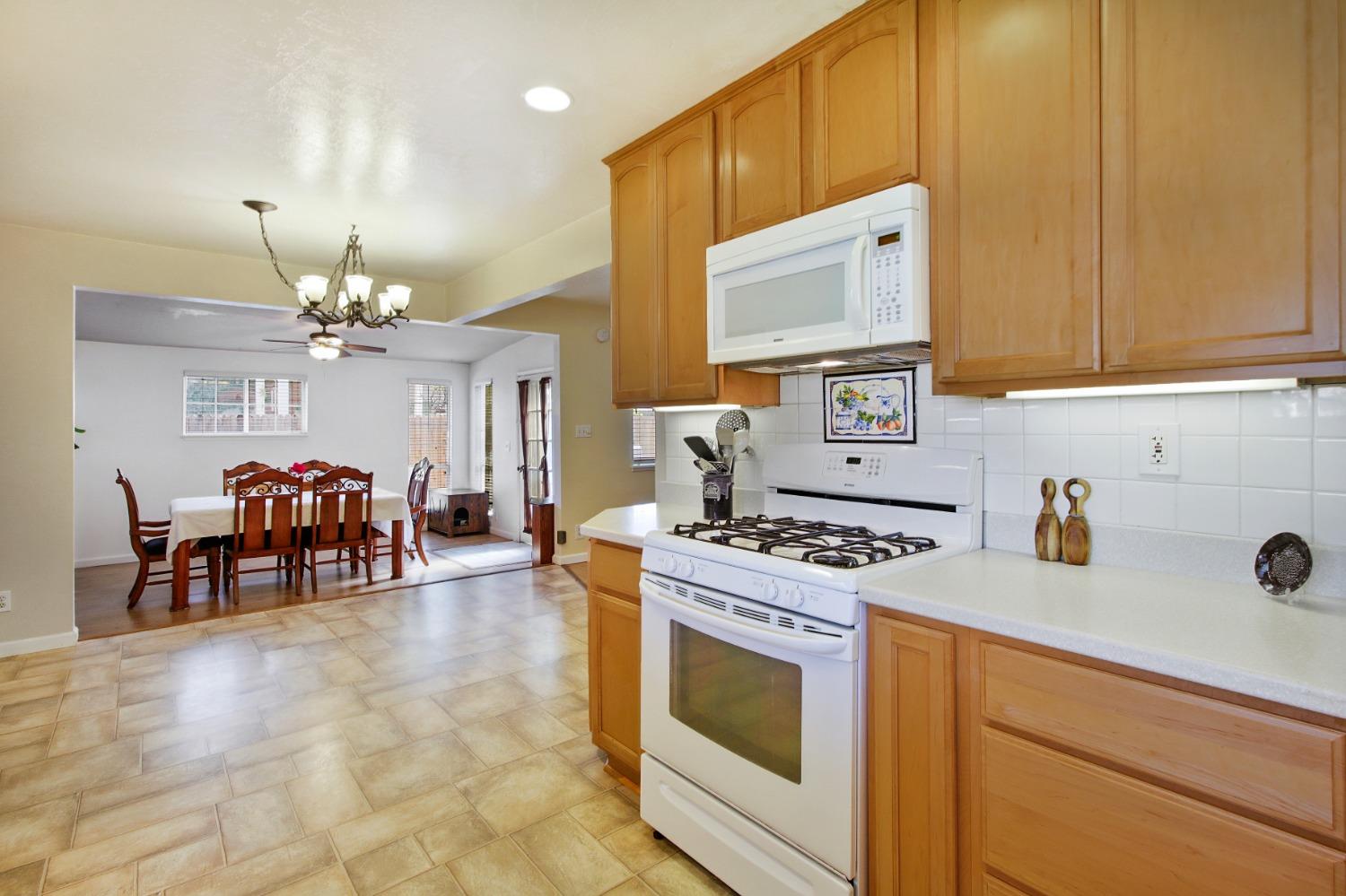 Holmes Way, Rancho Cordova, California image 11