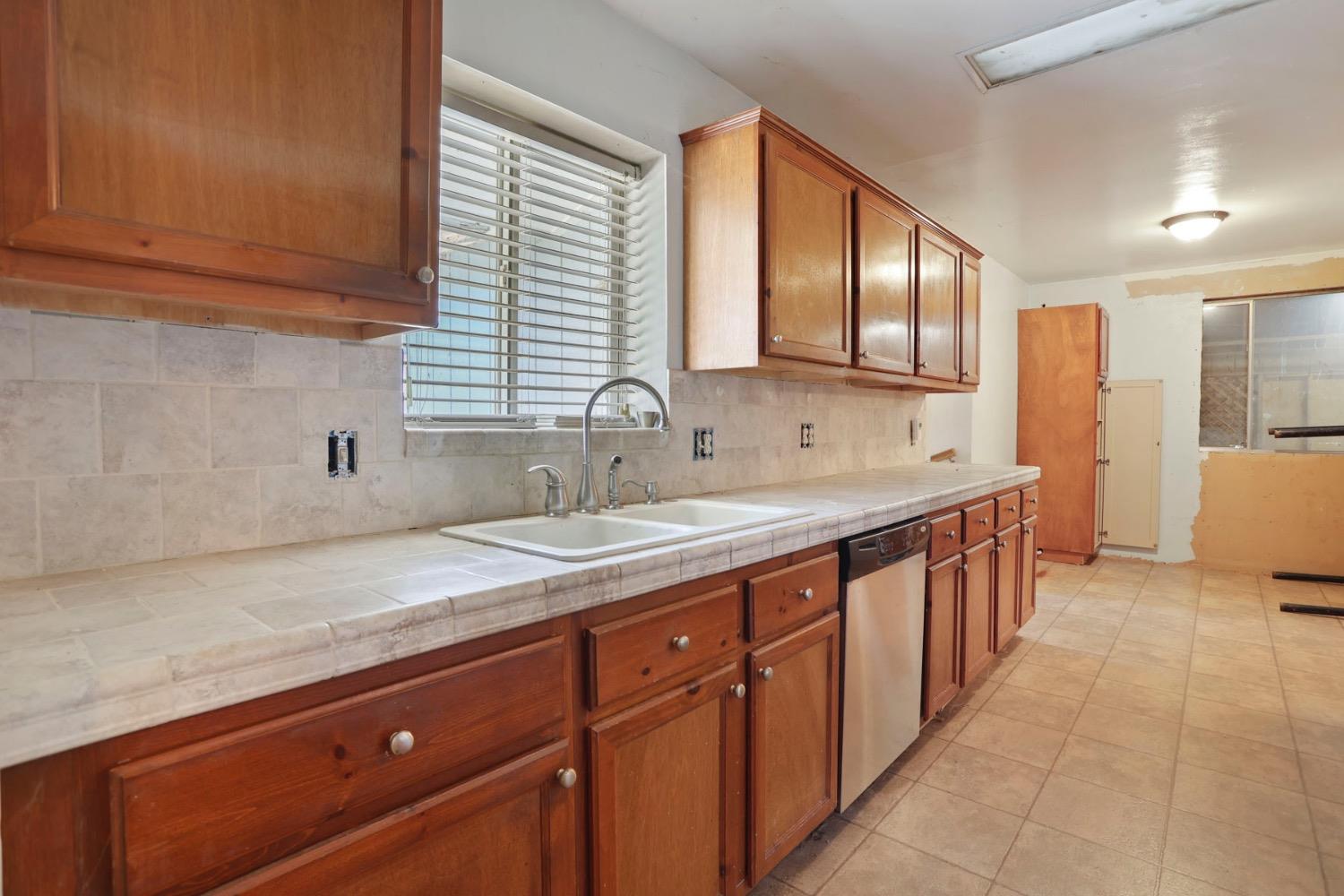Detail Gallery Image 3 of 38 For 6039 Mio Ct, Rio Linda,  CA 95673 - 3 Beds | 2 Baths