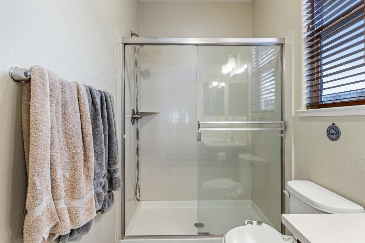Detail Gallery Image 18 of 48 For 18551 Admiral Way, Lathrop,  CA 95330 - 4 Beds | 3 Baths