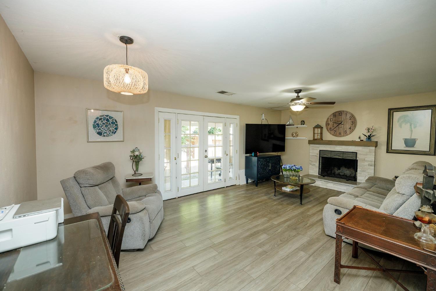 Detail Gallery Image 6 of 25 For 2501 Adrian St, Turlock,  CA 95382 - 3 Beds | 2 Baths