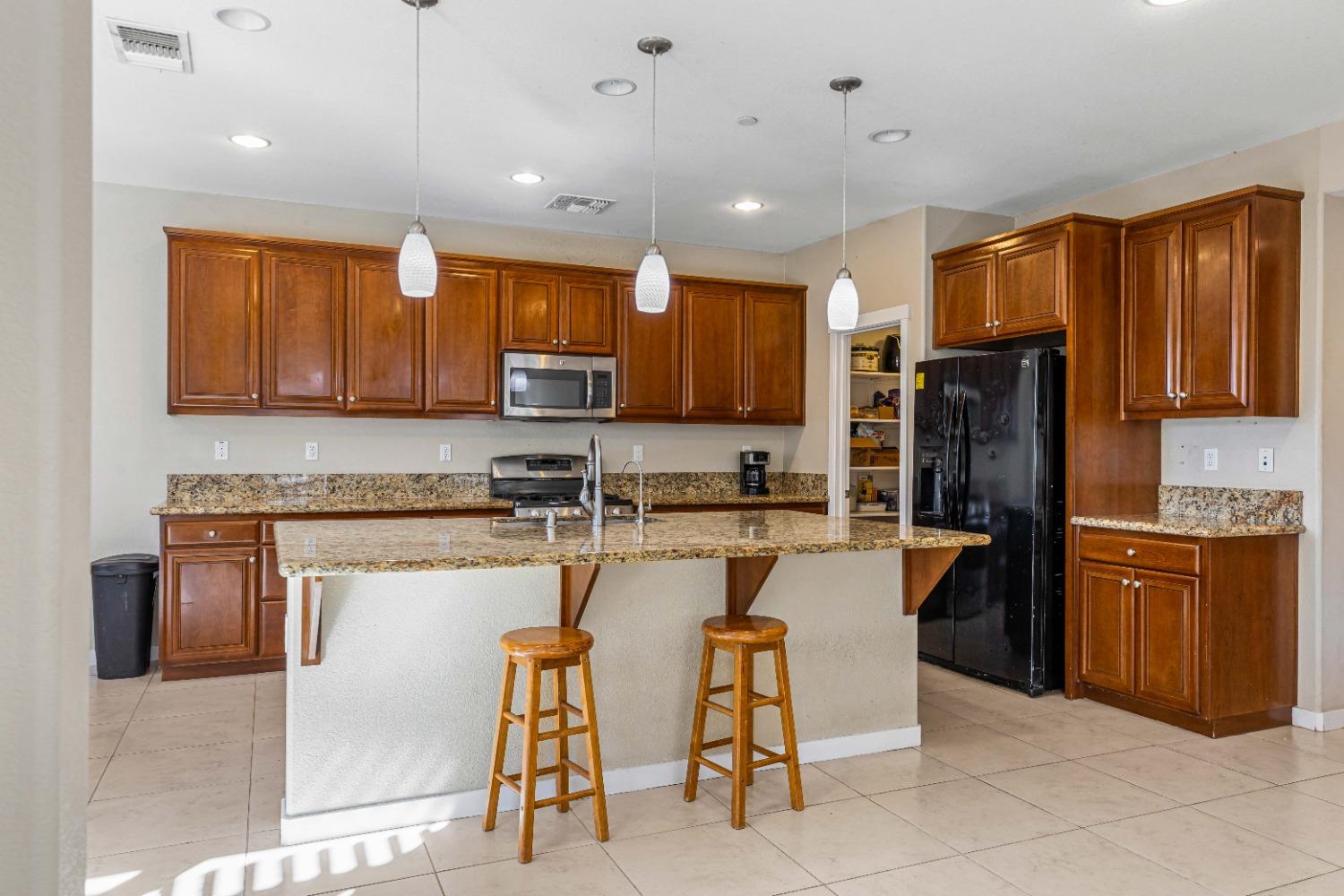 Detail Gallery Image 9 of 48 For 18551 Admiral Way, Lathrop,  CA 95330 - 4 Beds | 3 Baths
