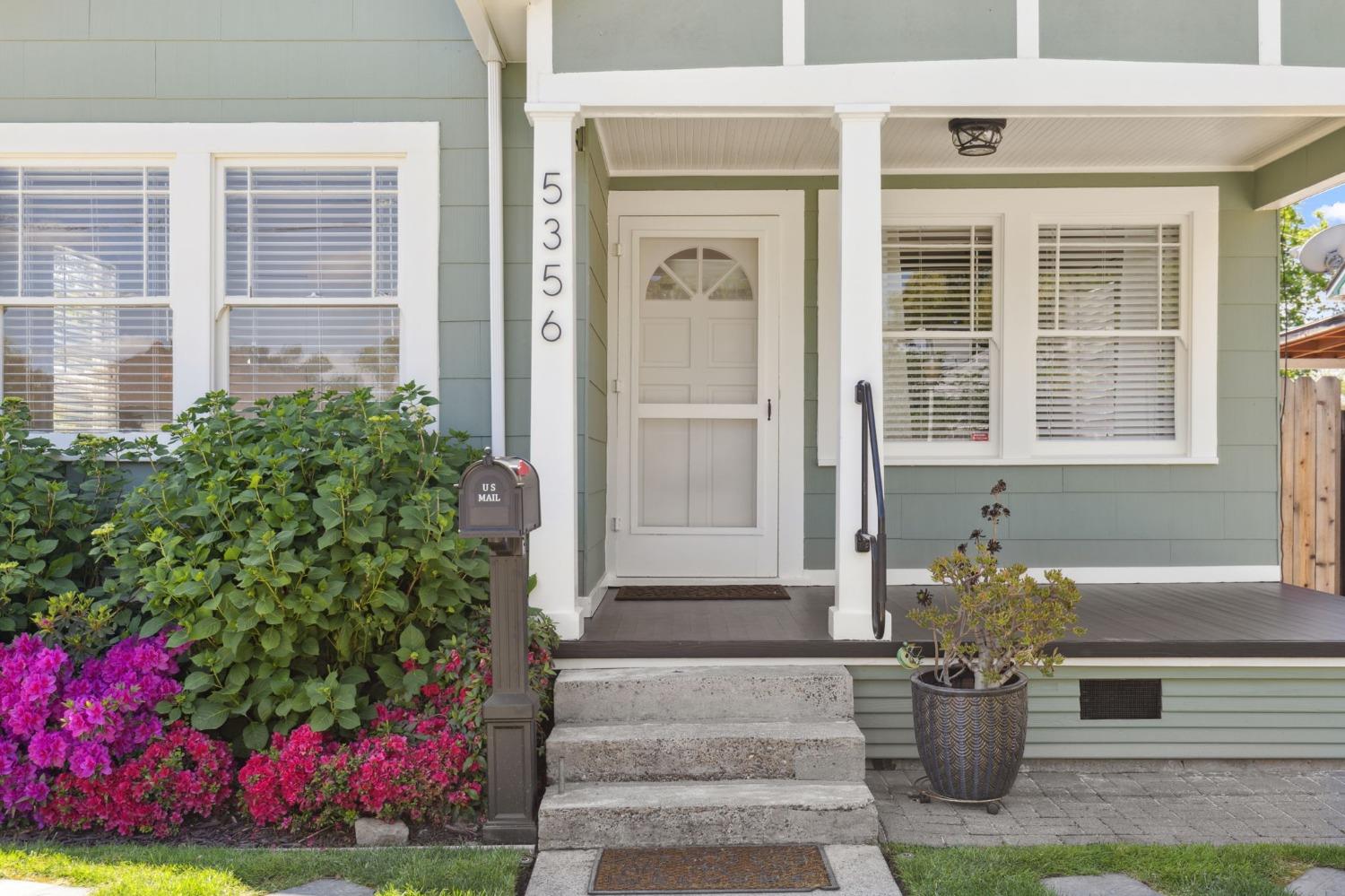 Detail Gallery Image 4 of 29 For 5356 8th Ave, Sacramento,  CA 95820 - 2 Beds | 1 Baths