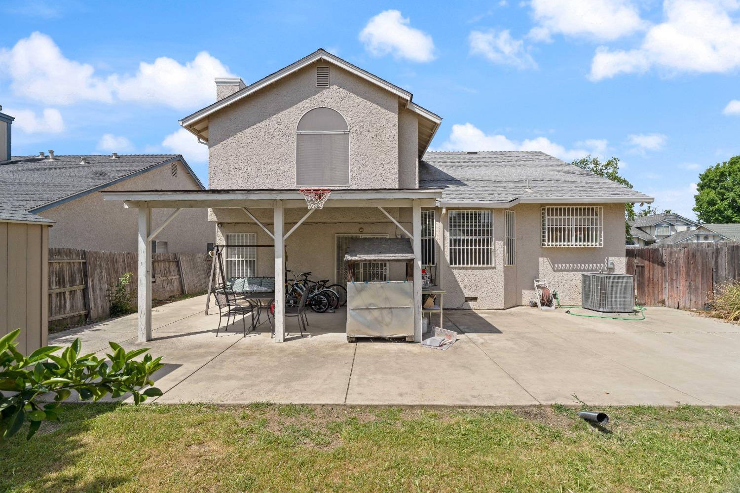 Pine Oaks Court, Sacramento, California image 34