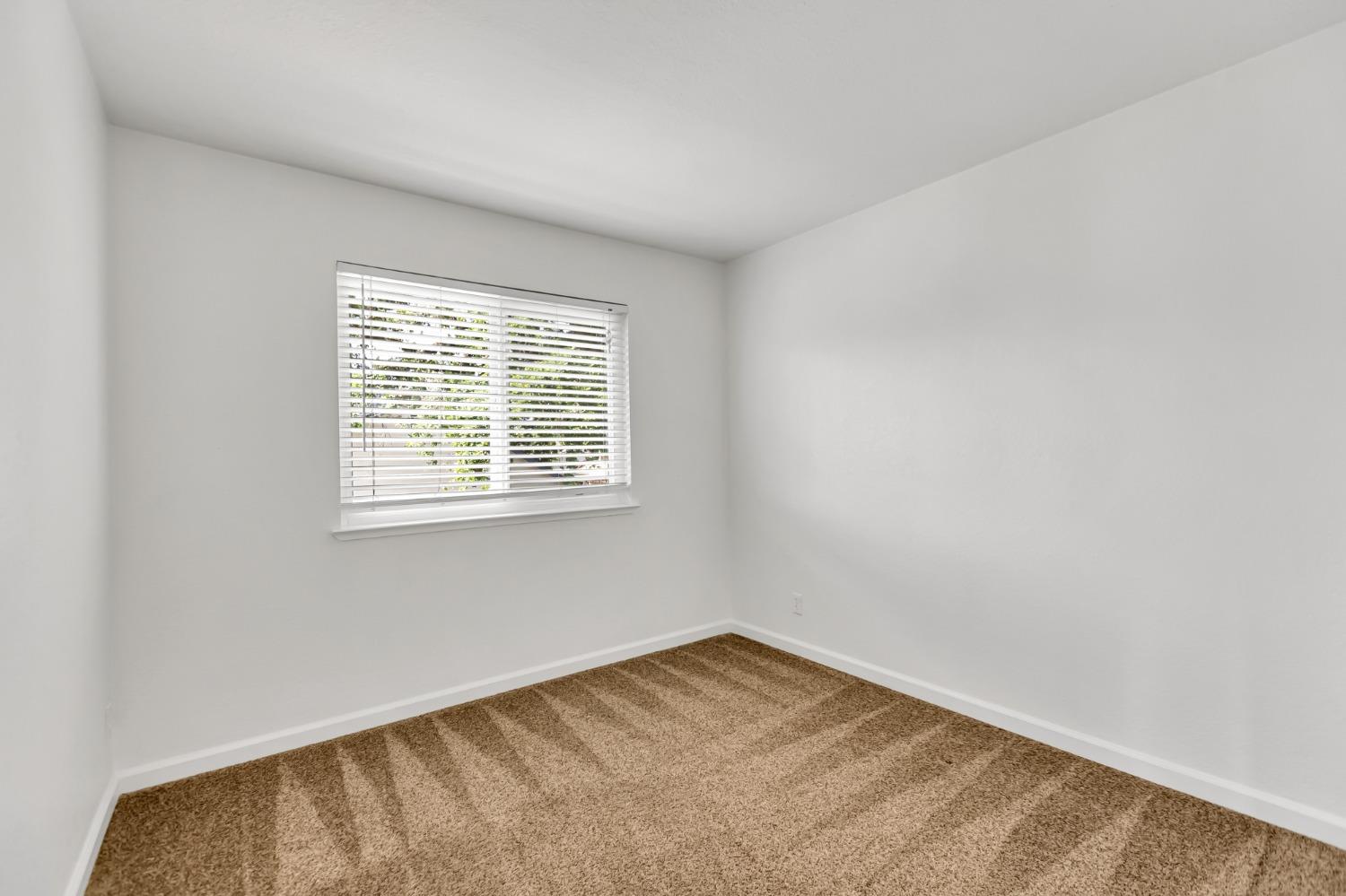 Queensbury Court, Elk Grove, California image 37