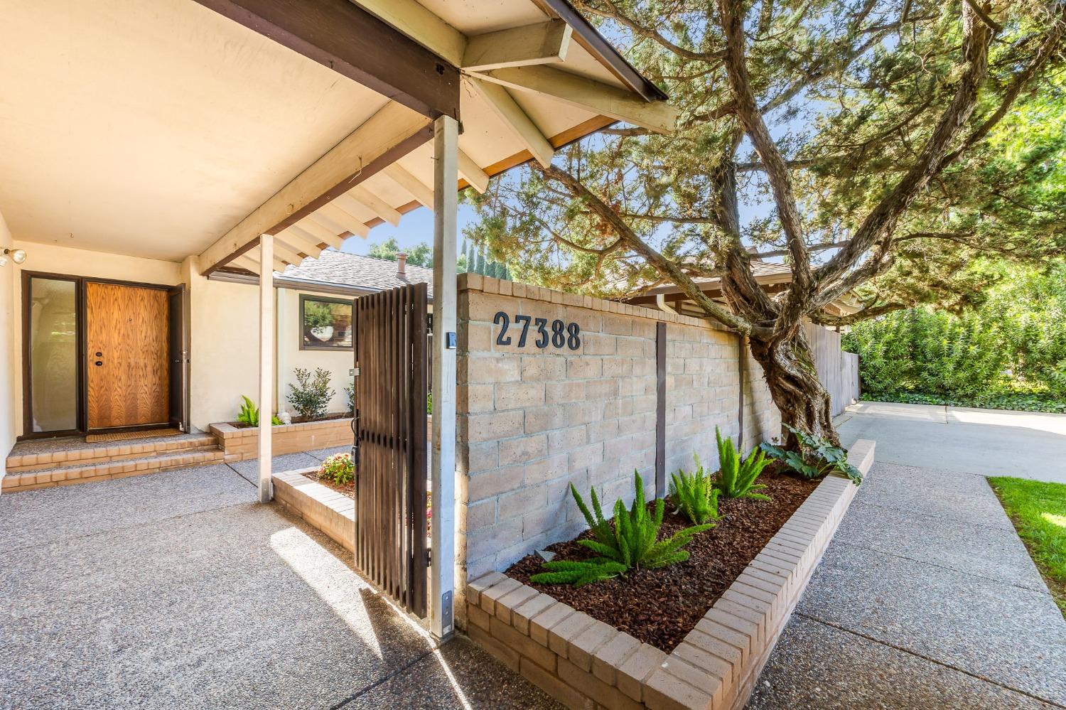 Meadowbrook Drive, Davis, California image 14