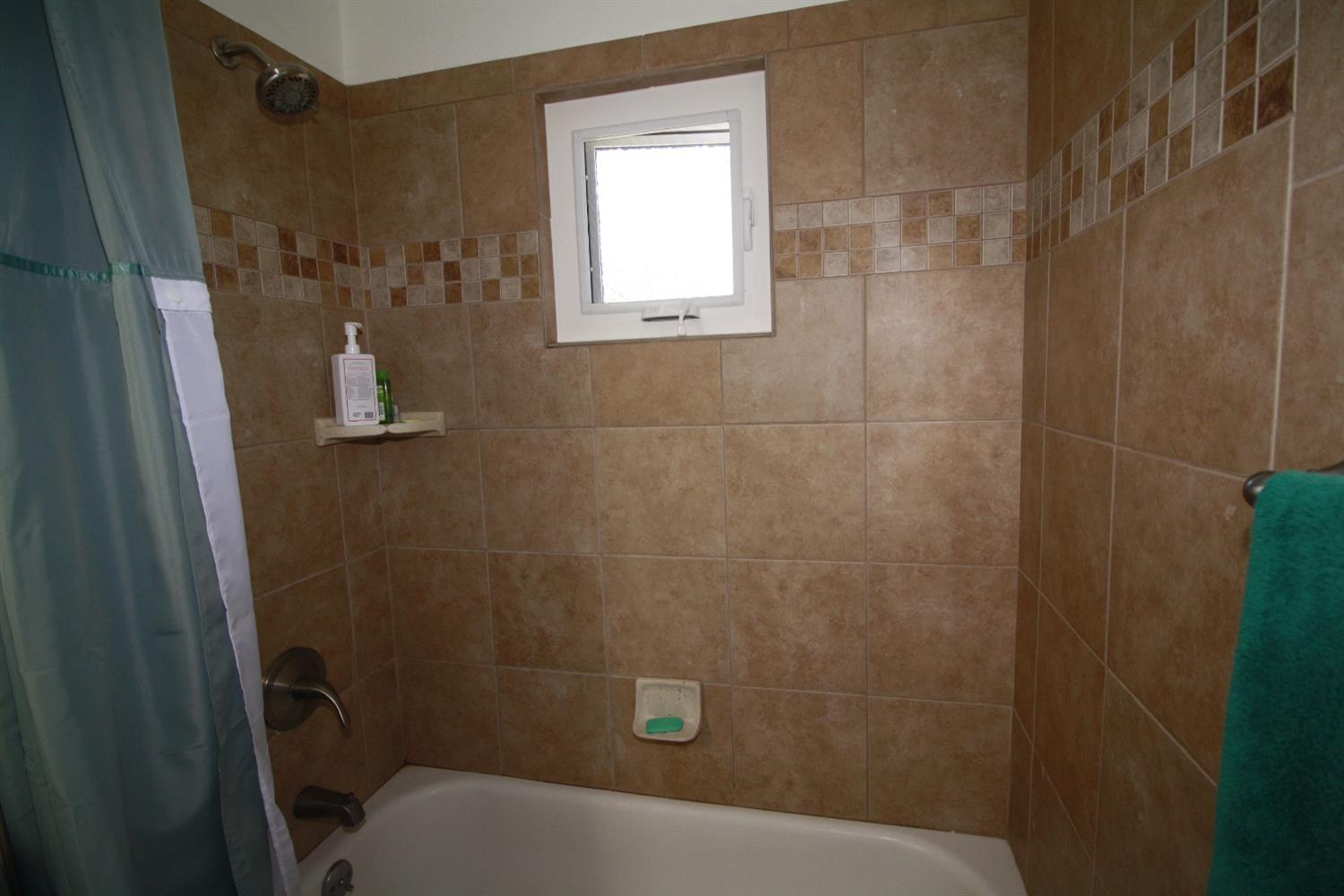 Detail Gallery Image 29 of 54 For 2221 Middleberry Rd, Sacramento,  CA 95815 - 3 Beds | 2 Baths