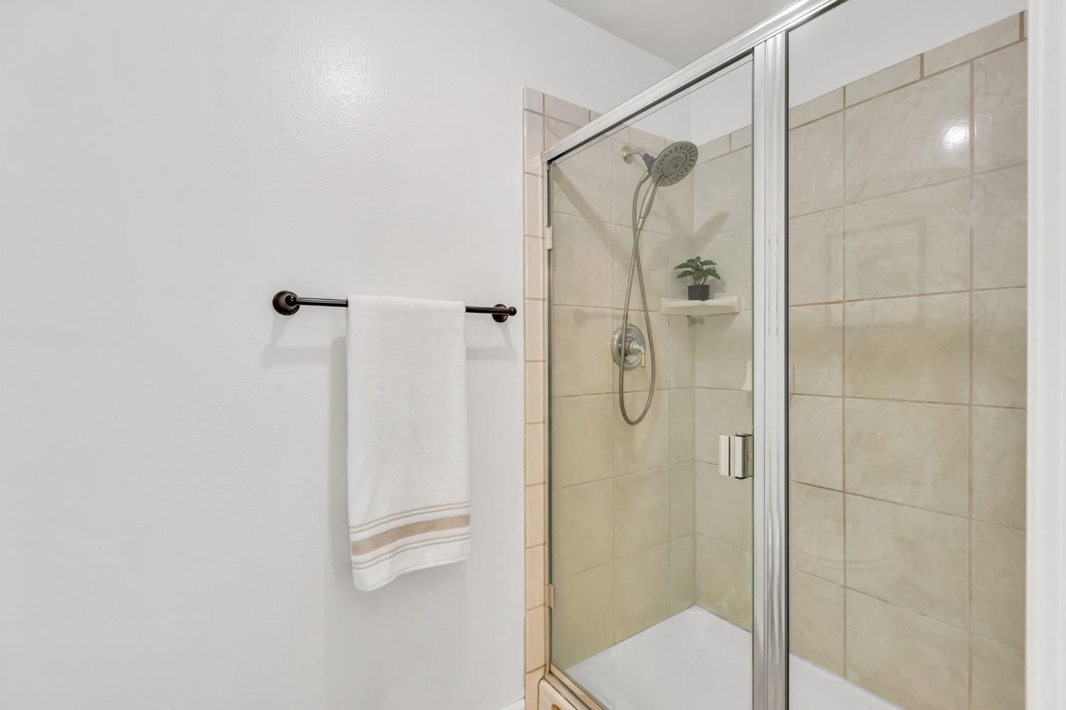 Queensbury Court, Elk Grove, California image 33