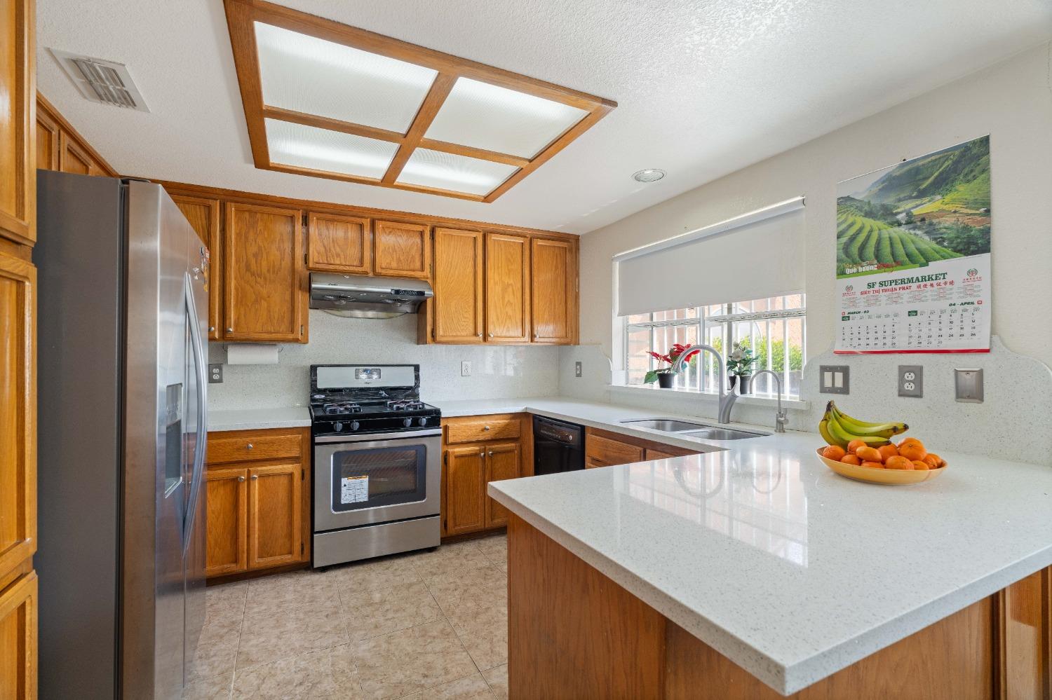 Pine Oaks Court, Sacramento, California image 15