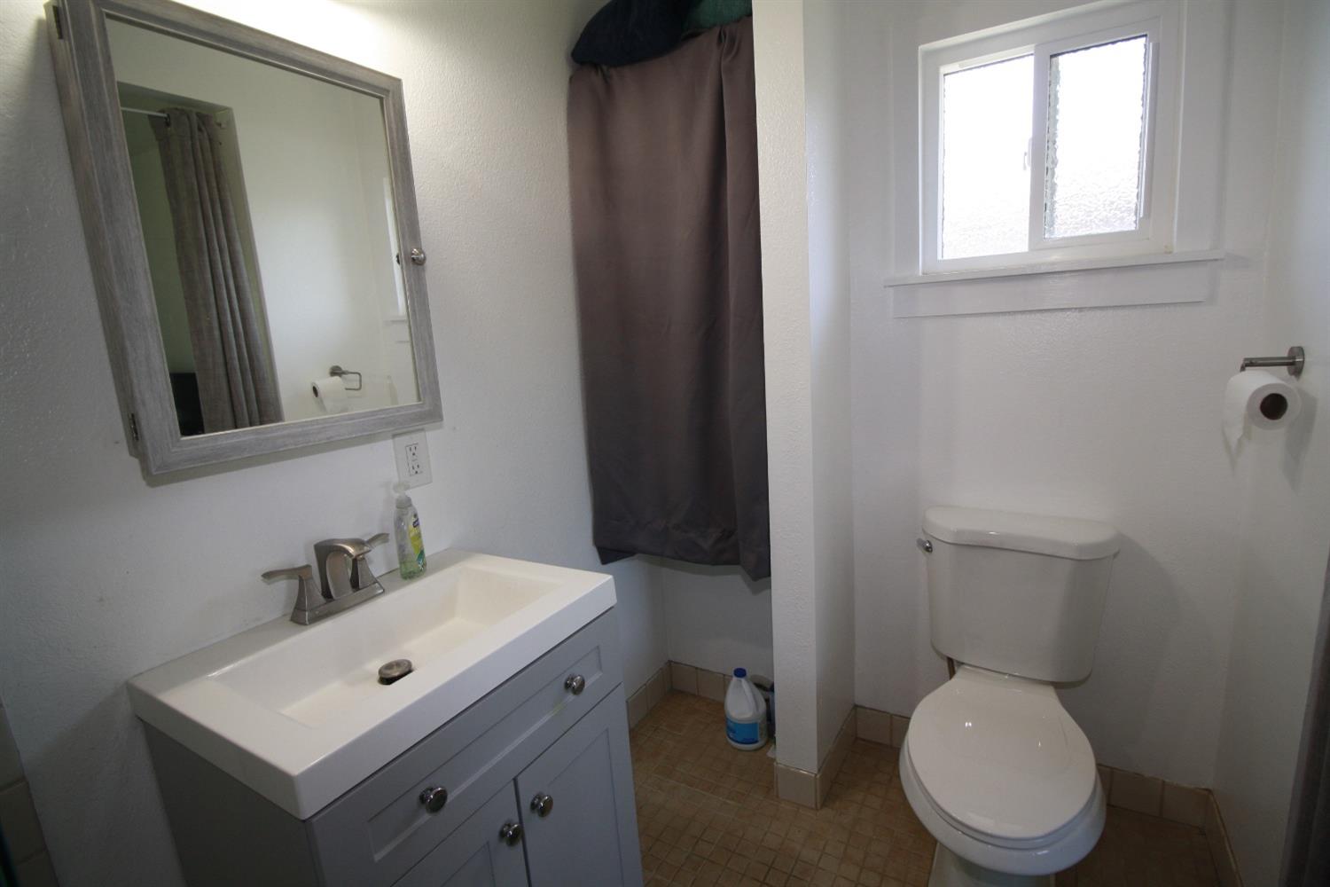 Detail Gallery Image 23 of 54 For 2221 Middleberry Rd, Sacramento,  CA 95815 - 3 Beds | 2 Baths