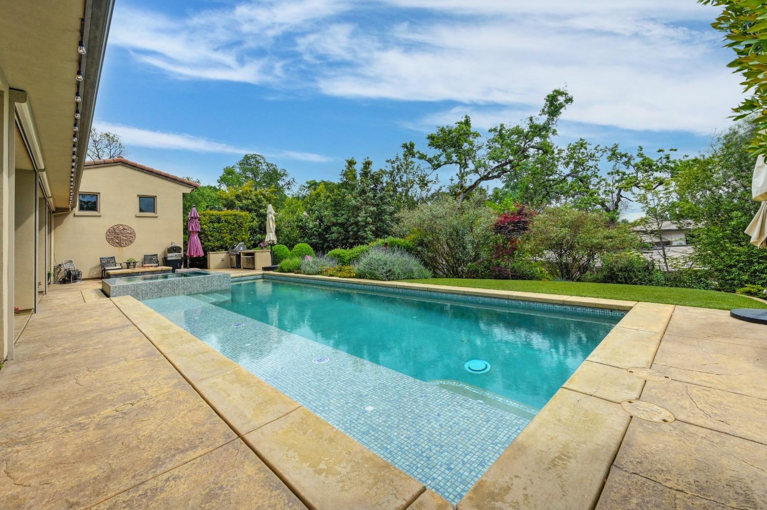 Mondrian Court, El Dorado Hills, California image 39
