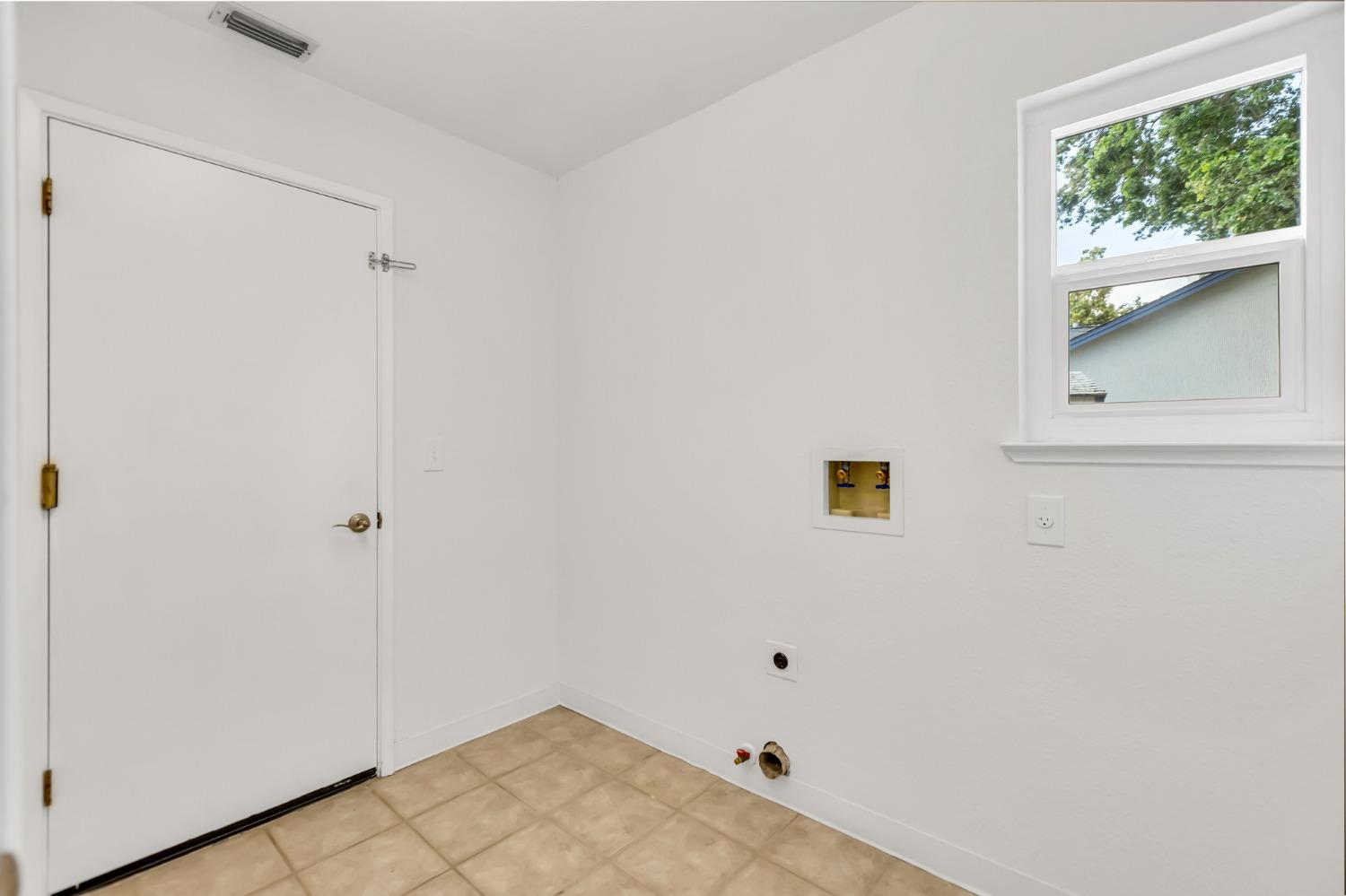 Queensbury Court, Elk Grove, California image 47
