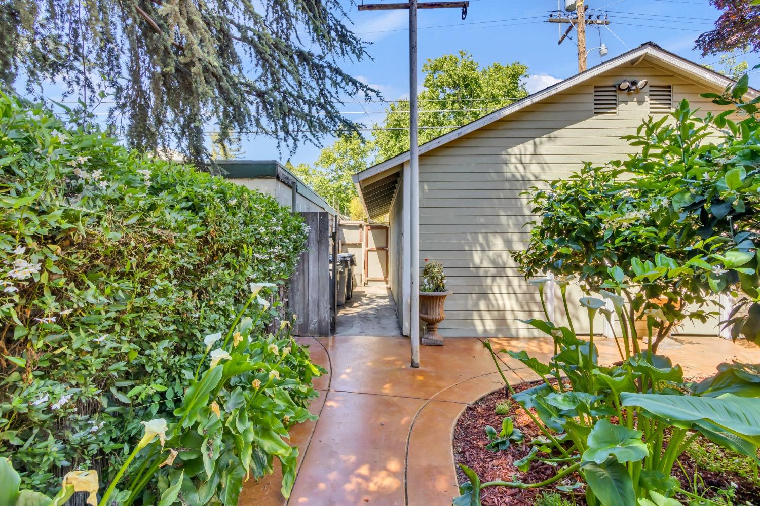 Detail Gallery Image 72 of 91 For 2321 H St, Sacramento,  CA 95816 - 4 Beds | 2 Baths