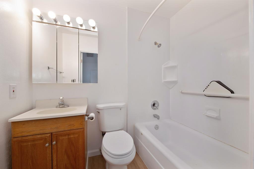 Photo #17: 225054079 Listing: Photo #17