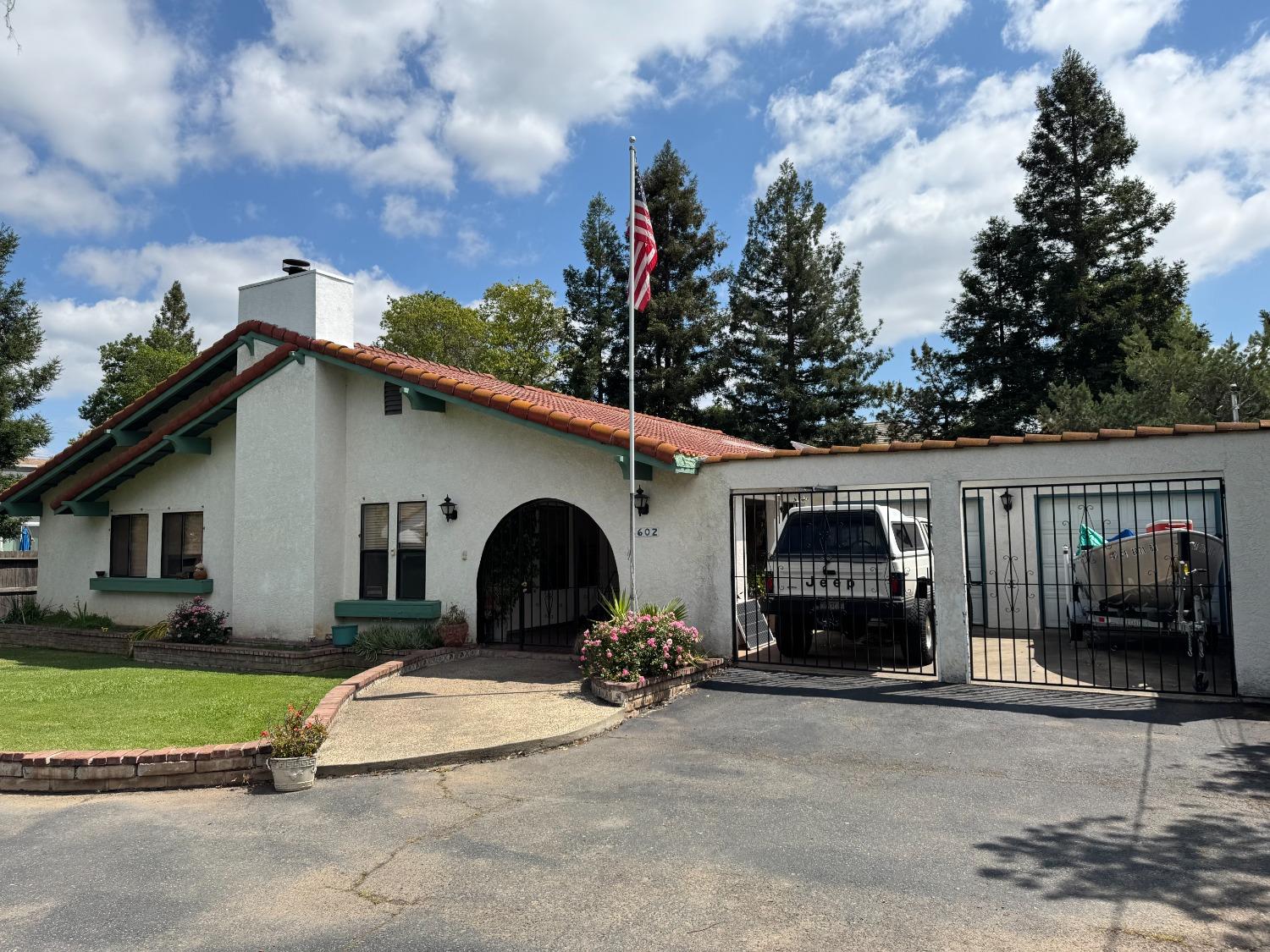 Kenneth Avenue, Carmichael, California image 8