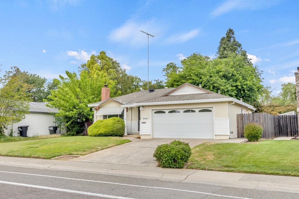 Saint James Drive, Carmichael, California image 2