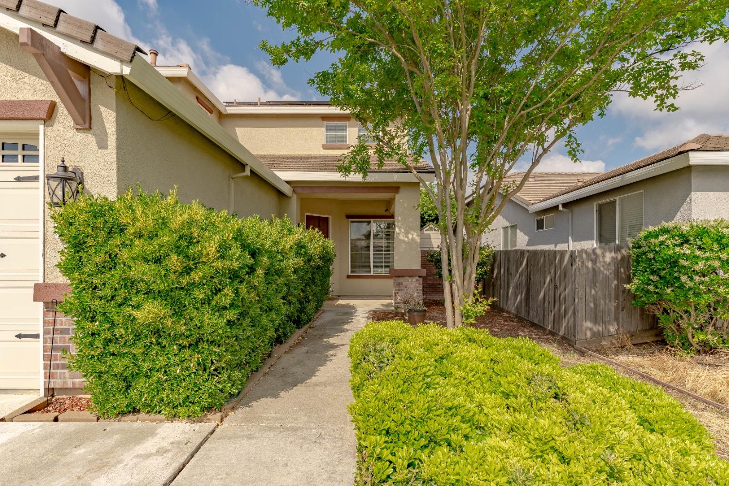 Detail Gallery Image 4 of 64 For 1968 Maverick Dr, Plumas Lake,  CA 95961 - 4 Beds | 3 Baths
