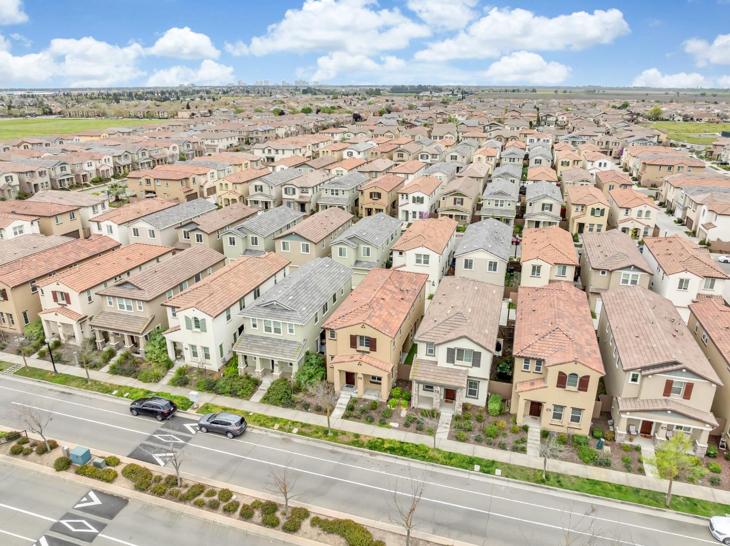 Hovnanian Drive, Sacramento, California image 46