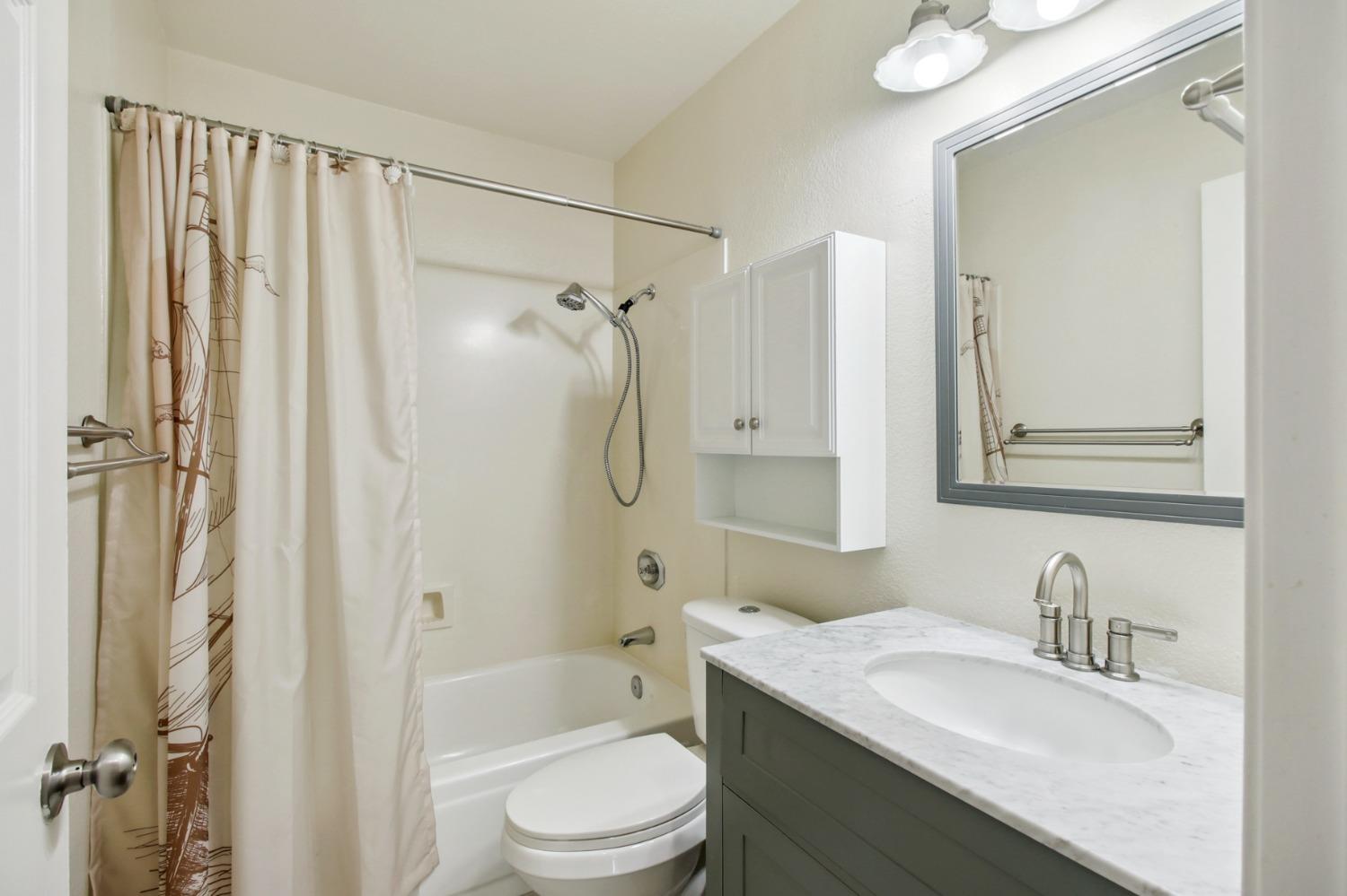 Lakespring Way, Sacramento, California image 35