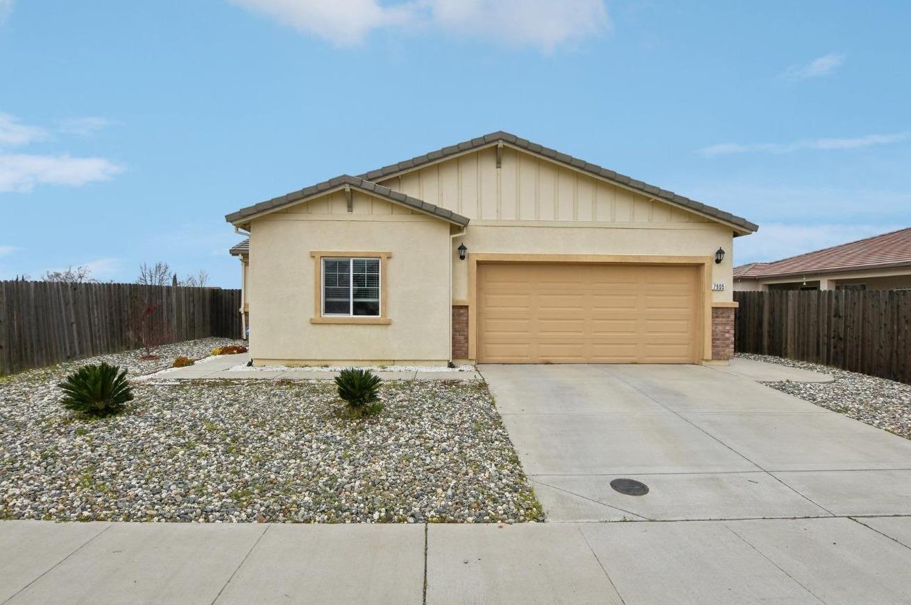 Detail Gallery Image 1 of 19 For 7905 Springarden Way, Sacramento,  CA 95828 - 3 Beds | 2 Baths