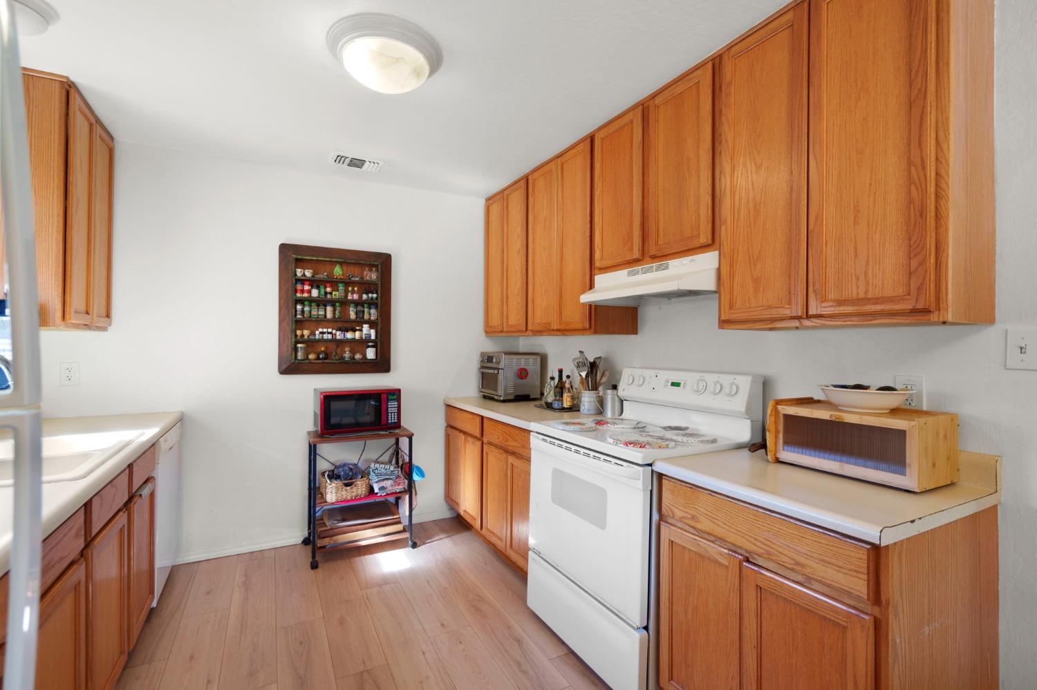 8 Fiske Avenue, Woodland, California image 28
