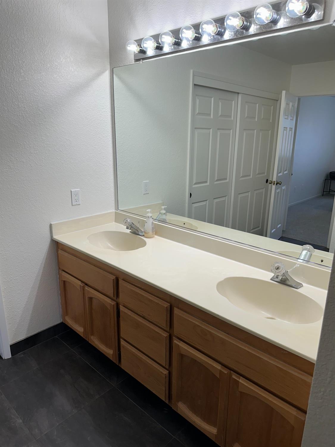 Detail Gallery Image 34 of 44 For 633 Holly Ct, Galt,  CA 95632 - 3 Beds | 2 Baths