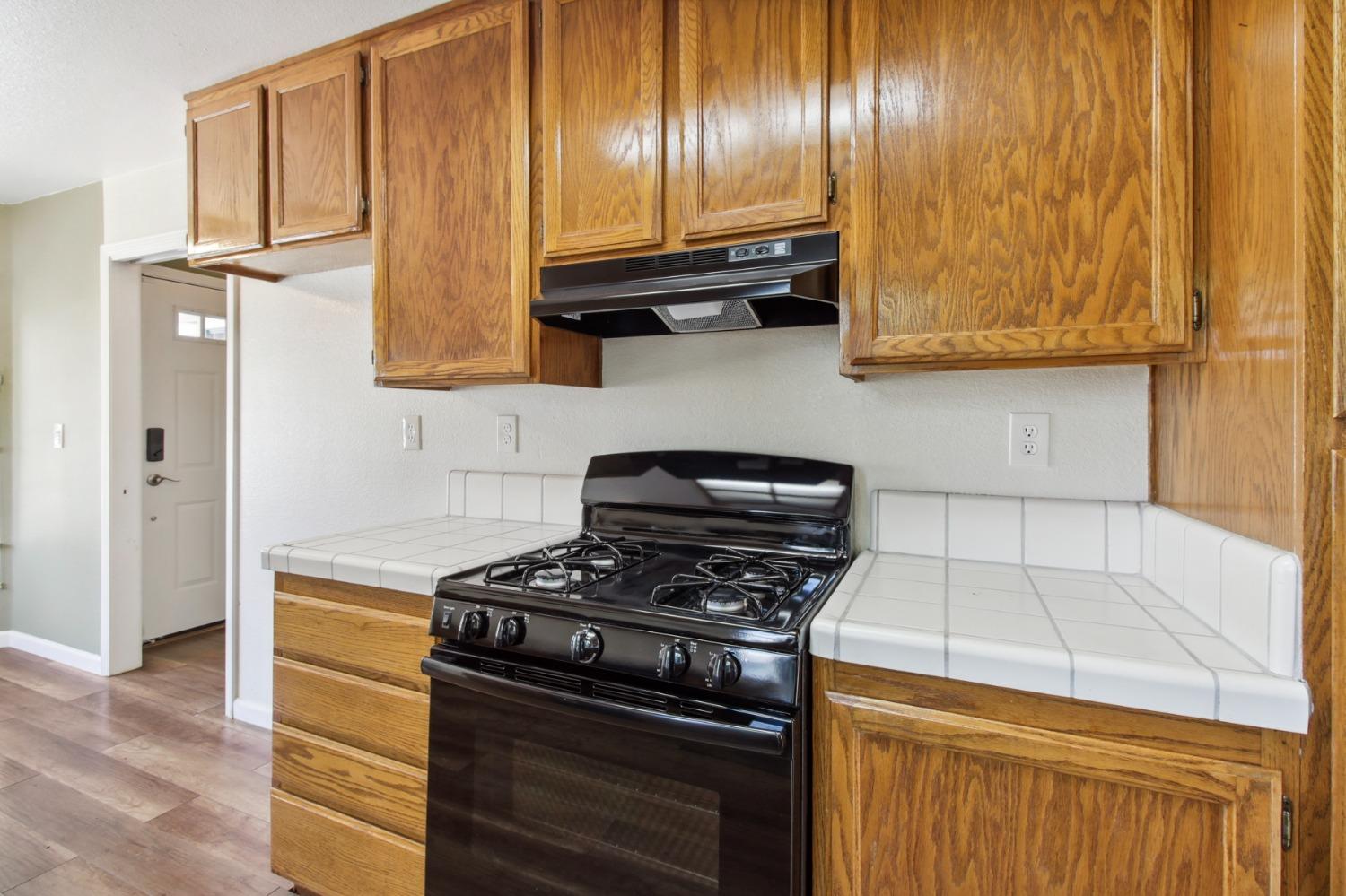 Lakespring Way, Sacramento, California image 17