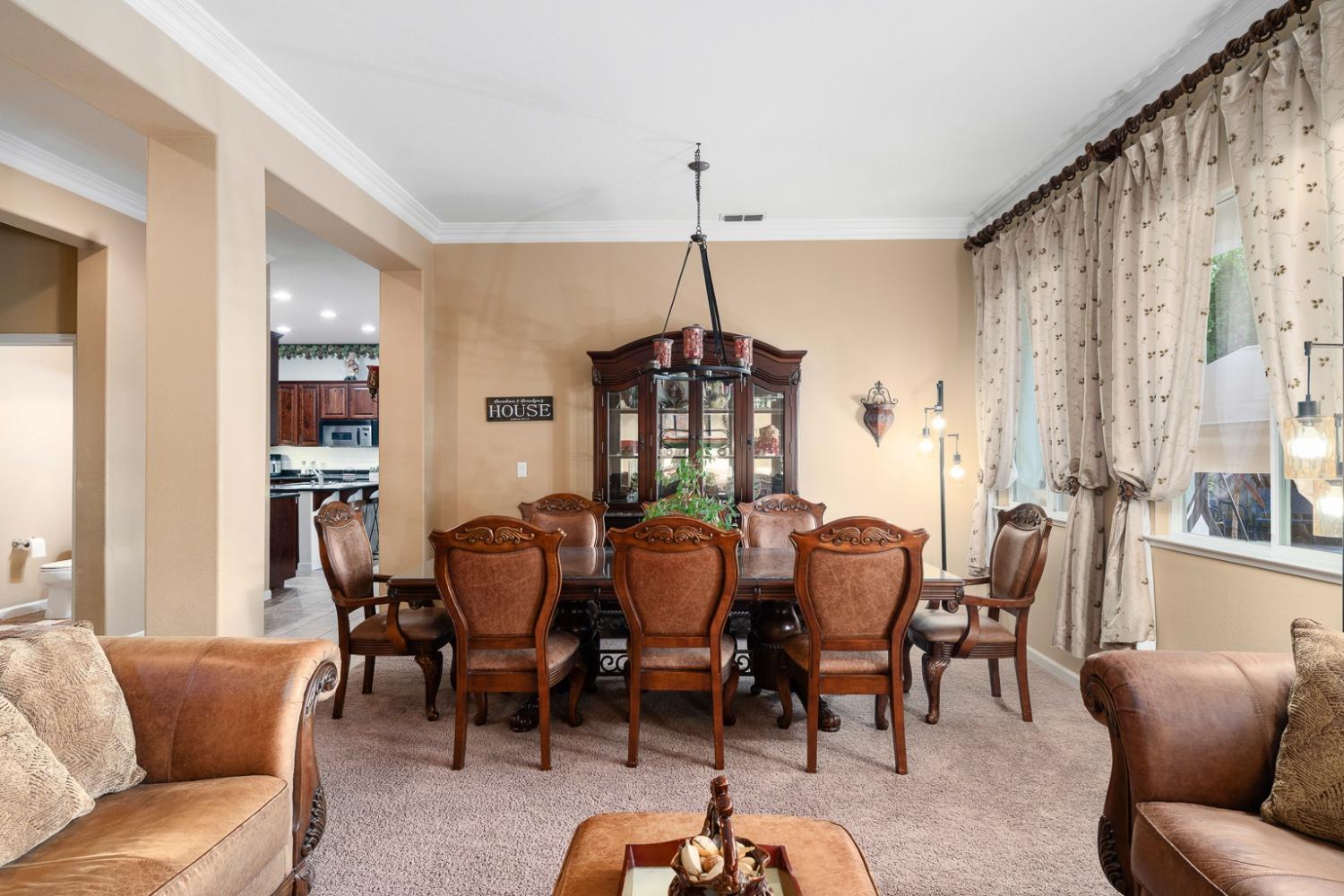 Detail Gallery Image 7 of 58 For 7788 Tigerwoods Dr, Sacramento,  CA 95829 - 5 Beds | 3/1 Baths