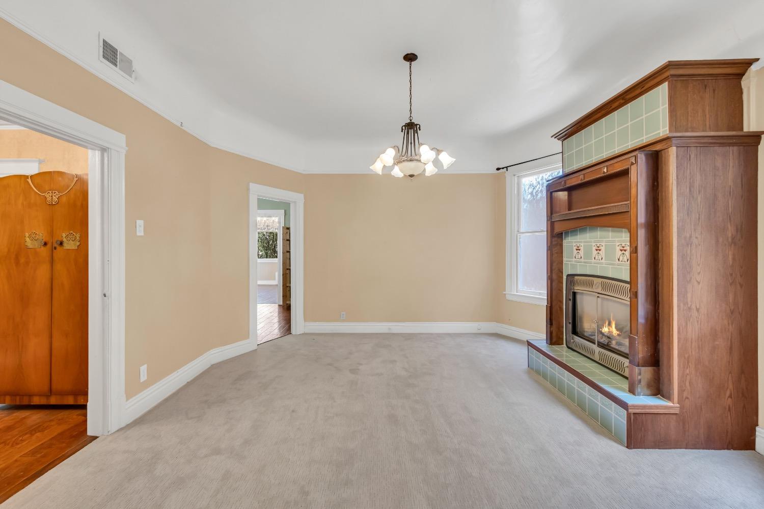 Detail Gallery Image 18 of 91 For 2321 H St, Sacramento,  CA 95816 - 4 Beds | 2 Baths