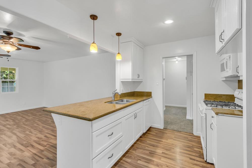 Saint James Drive, Carmichael, California image 15
