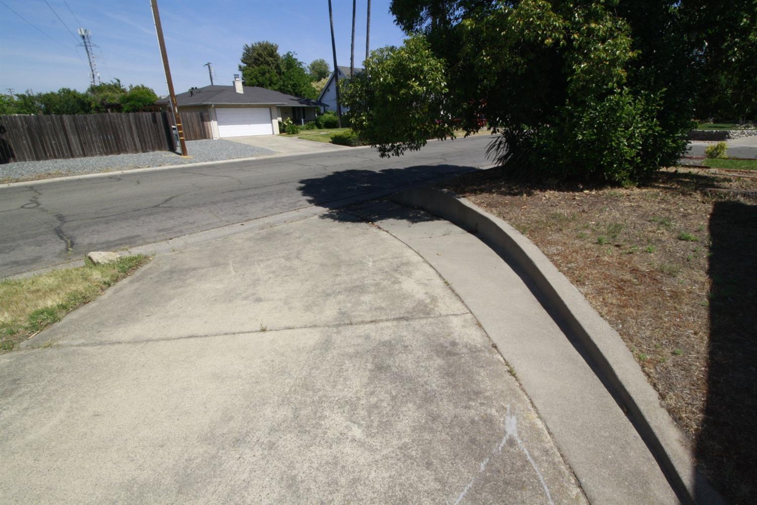Detail Gallery Image 48 of 54 For 2221 Middleberry Rd, Sacramento,  CA 95815 - 3 Beds | 2 Baths
