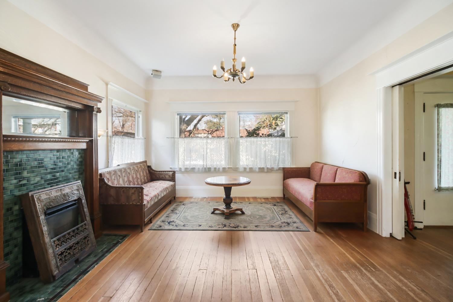 Detail Gallery Image 8 of 58 For 2322 I St, Sacramento,  CA 95816 - 4 Beds | 2 Baths