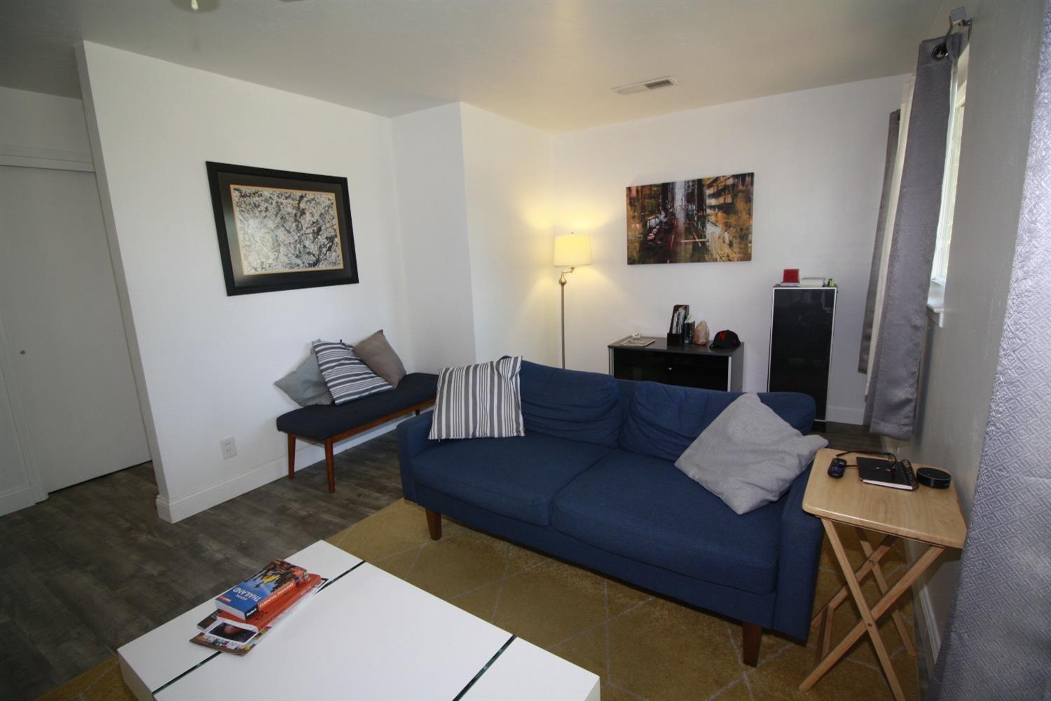 Detail Gallery Image 10 of 54 For 2221 Middleberry Rd, Sacramento,  CA 95815 - 3 Beds | 2 Baths