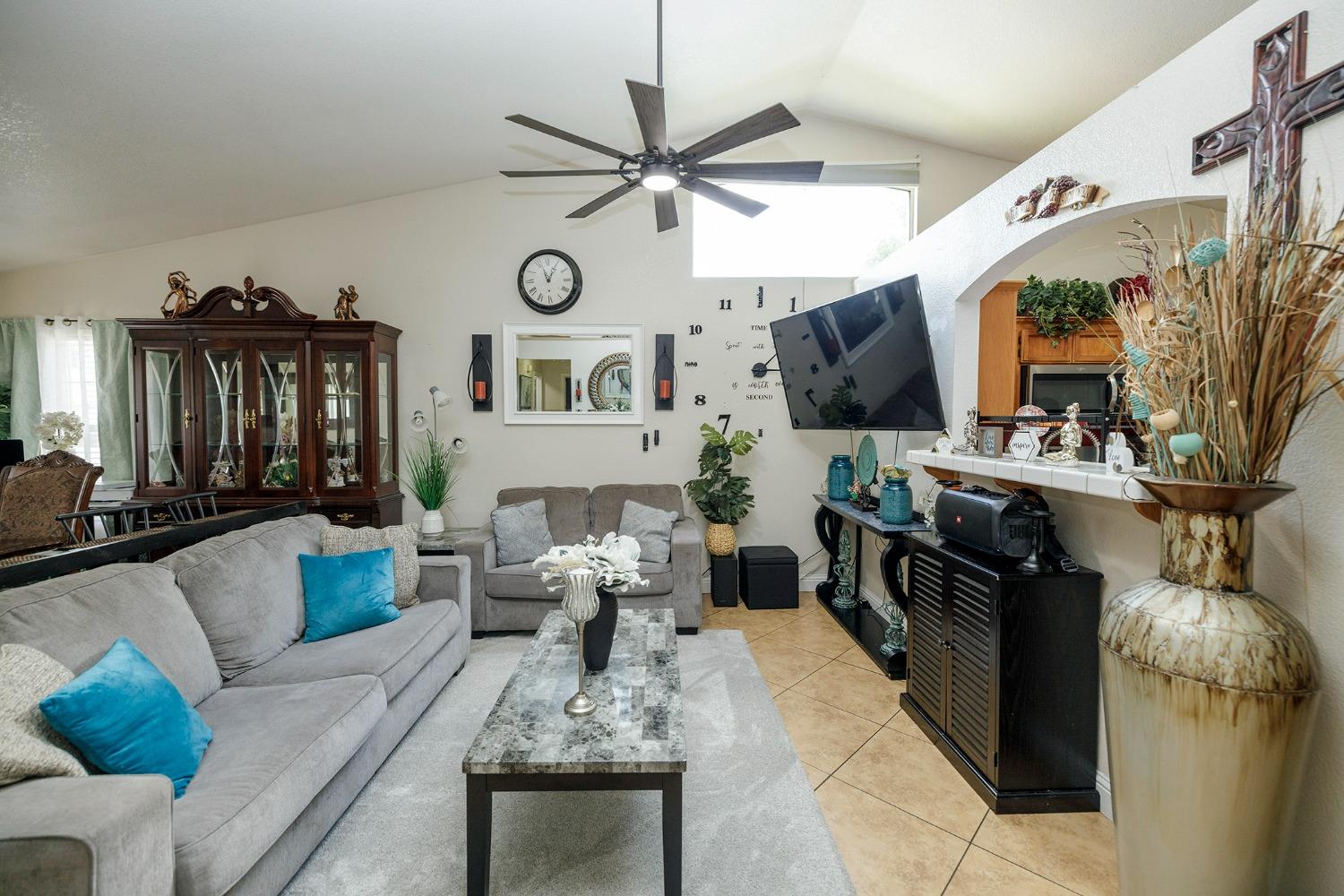 Detail Gallery Image 16 of 44 For 3070 Togninali Ln, Stockton,  CA 95206 - 3 Beds | 2 Baths