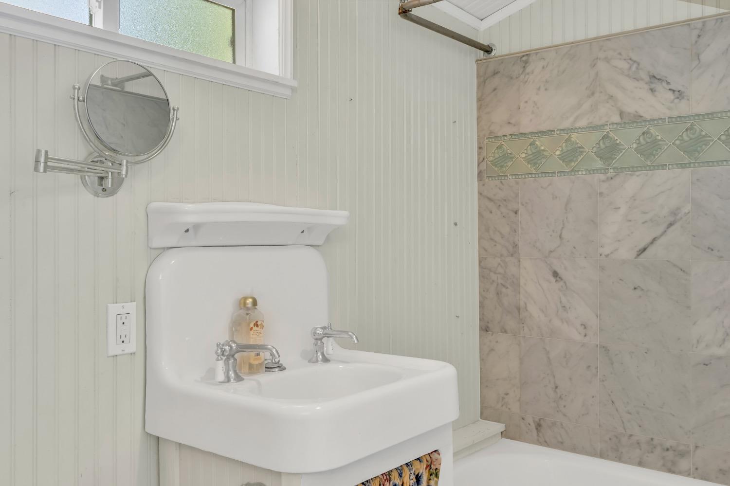 Detail Gallery Image 44 of 91 For 2321 H St, Sacramento,  CA 95816 - 4 Beds | 2 Baths