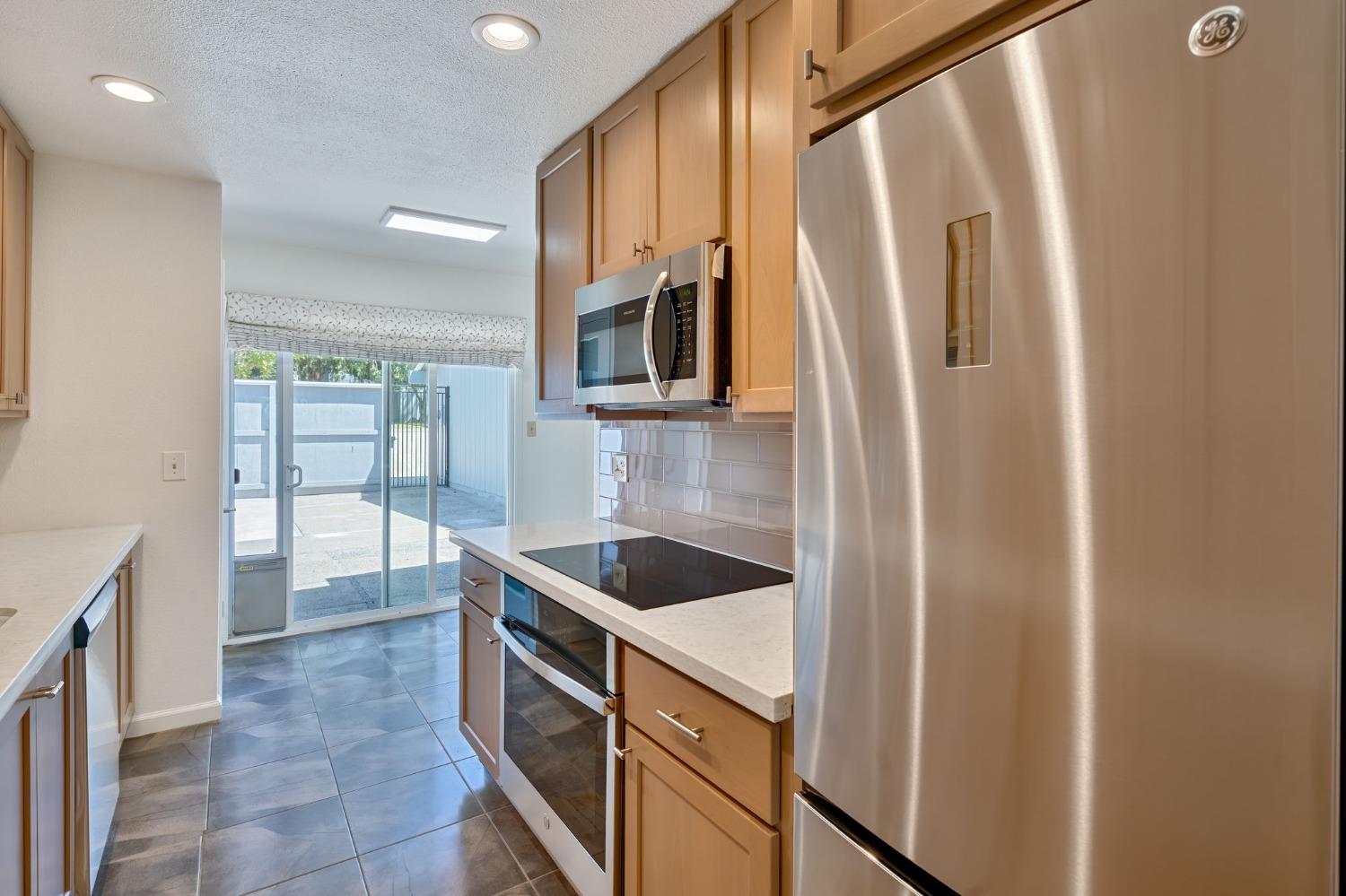 Photo #6: 225047542 Listing: Photo #6