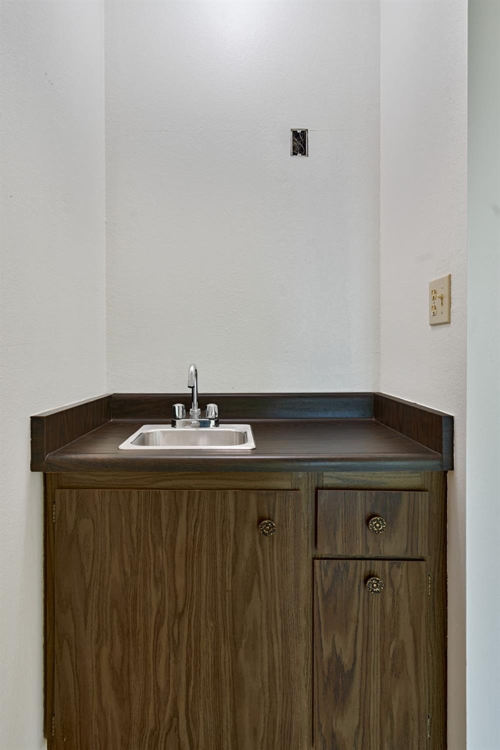 Photo #9: 225047542 Listing: Photo #9