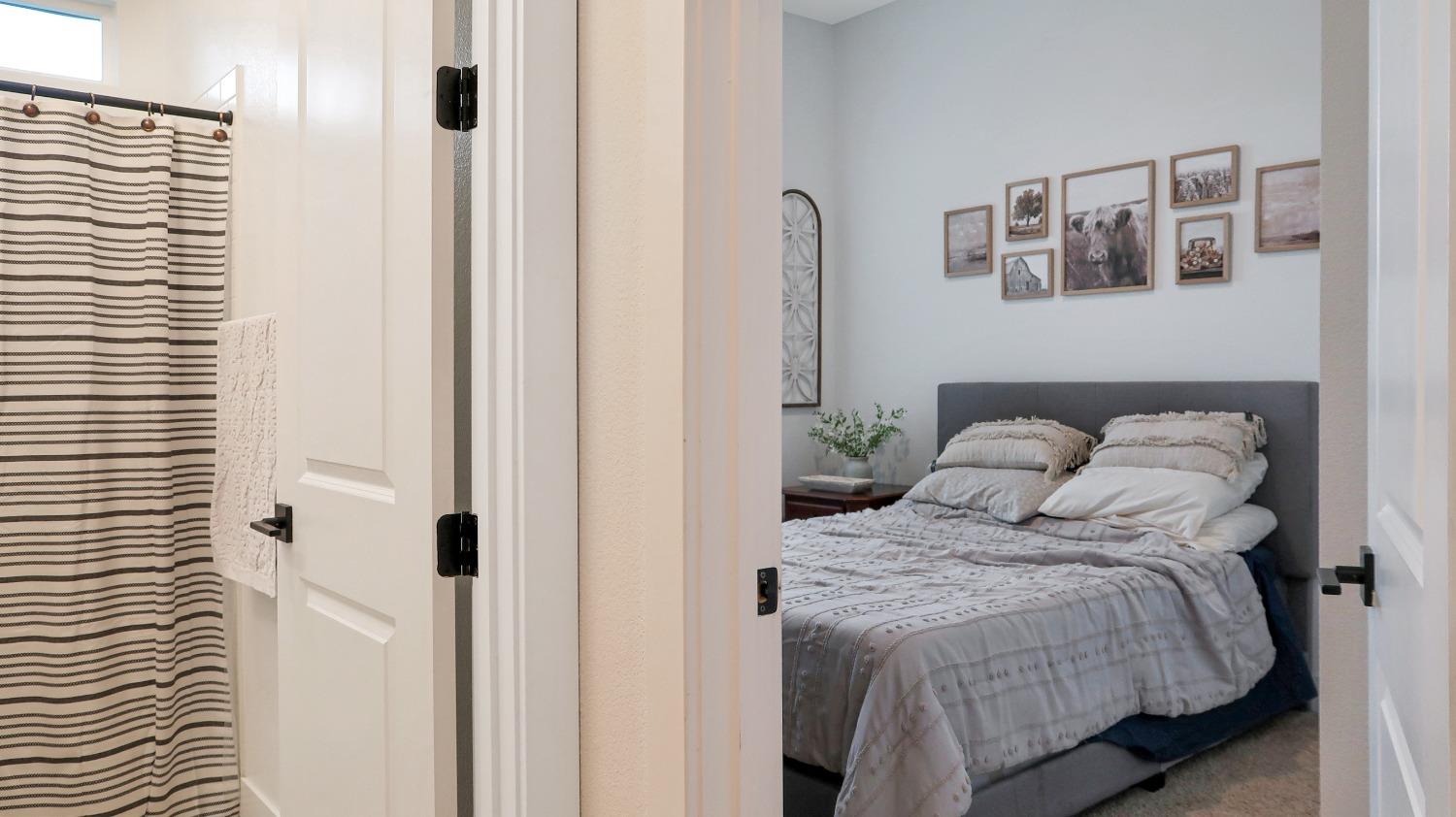 Detail Gallery Image 5 of 33 For 1942 Carmel Ranch Cir, Oakdale,  CA 95361 - 4 Beds | 3 Baths